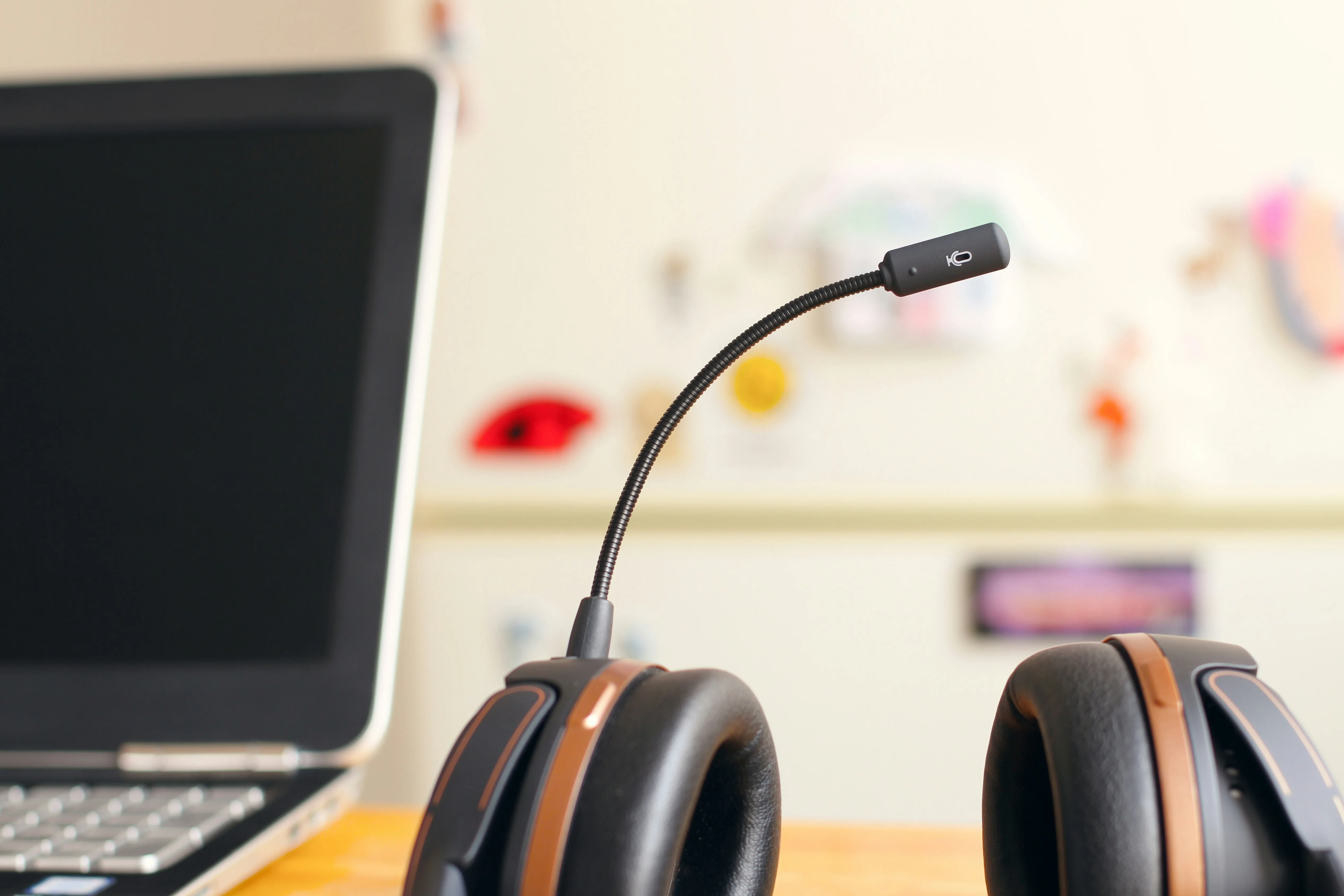 A customer service headset, for scheduling an AC repair appointment in Catoosa, OK.